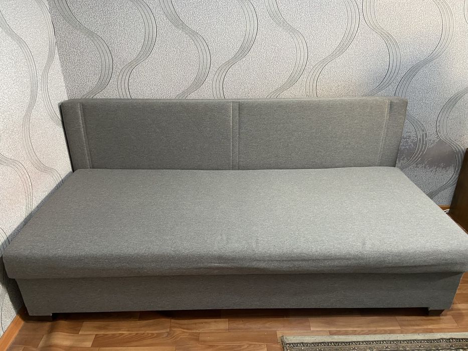 Диван серый с отсеками