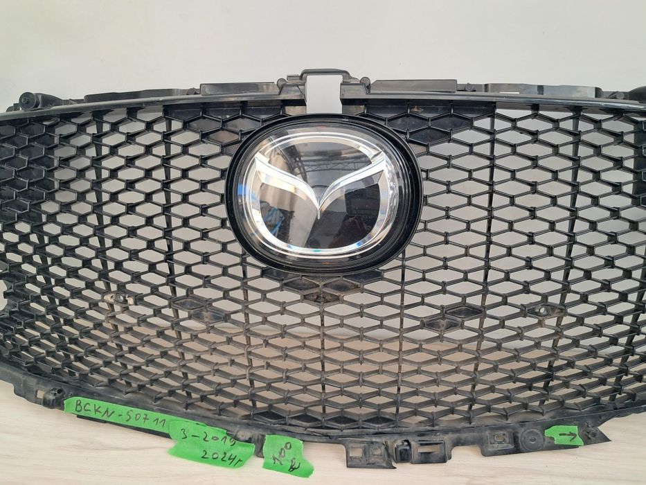 Грил решетка емблема Mazda 3 2019/2024г