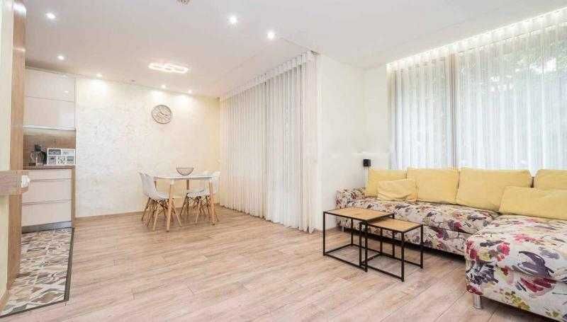 Тристаен апартамент в Центъра