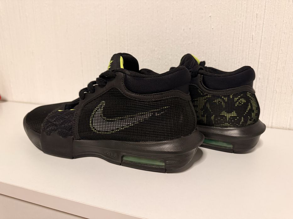 Оригинални маратонки Nike Lebron Witness VIII 44 номер