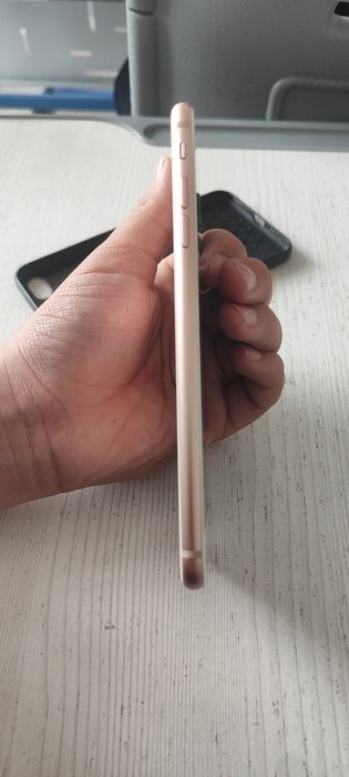 Продам айфон 8+ .