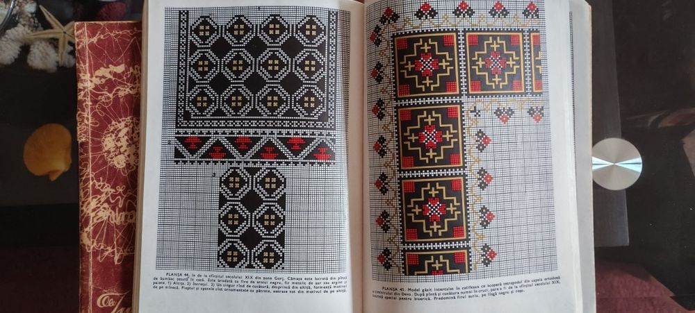 O superba carte de cusaturi populare