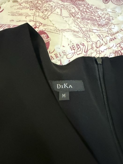 Продавам рокля Dika