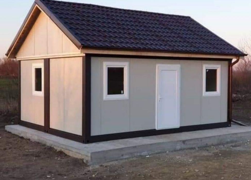 Vând case de locuit pe structură metalică învelită cu panouri sandwich