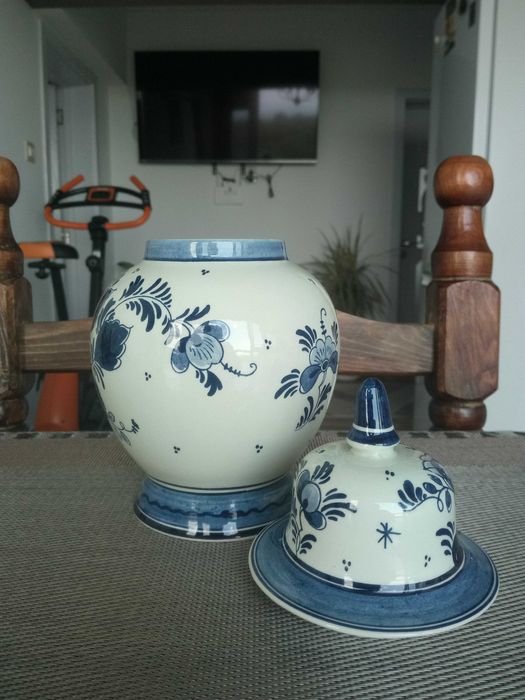 Стилна и красива урна.