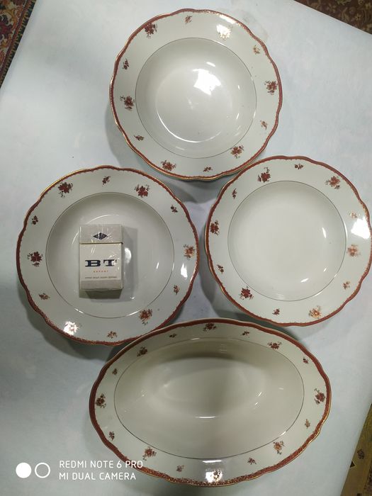 Сервиз фарфоровый