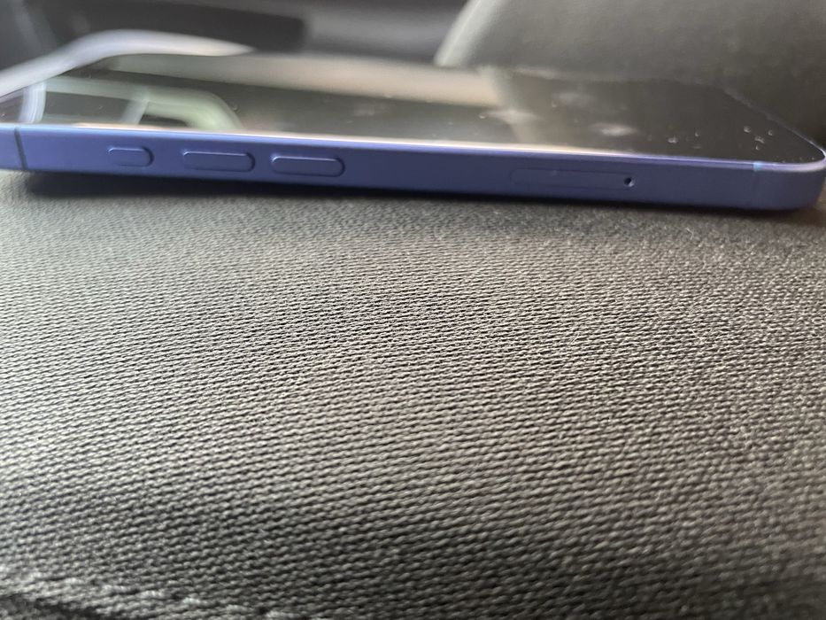 На части iPhone 16