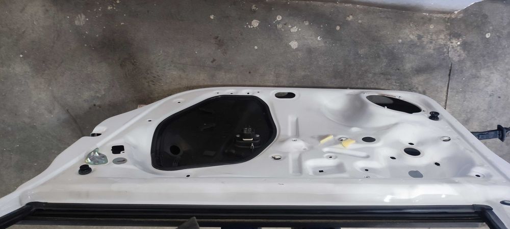 Usa dreapta fata volkswagen vw polo 6R an 2011 cod culoare LB9A