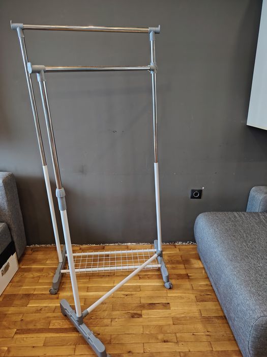 Стойка  за дрехи