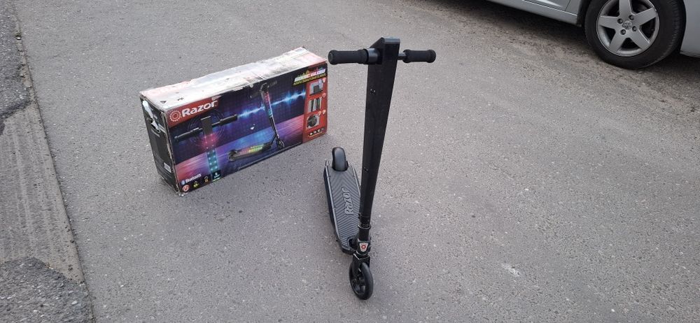 Vând trotineta electrica copii Razor