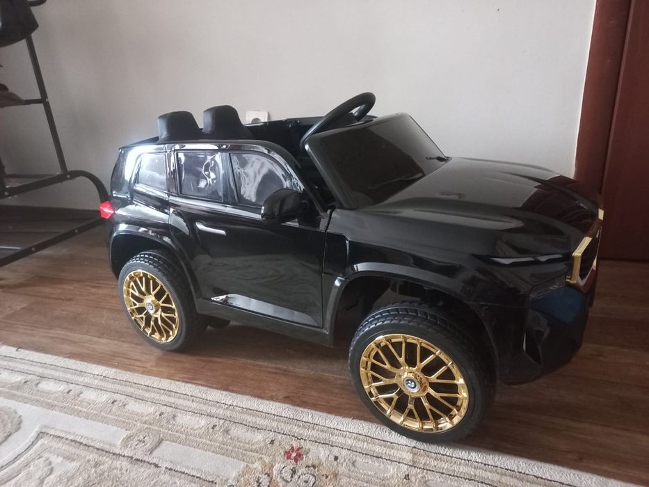 Машинка электромобиль