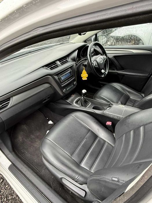 Toyota Avensis 1. 6 дизел D-4D, 112 к. с. , двигател 1WW, 2016 година На Части