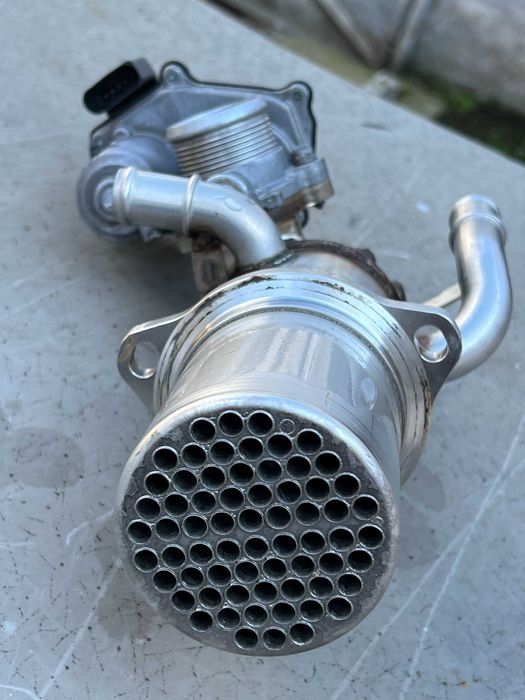 Clapeta EGR + Racitor AUDI A4 B9 Original VW AG 04L.131.512 A 2.0 TDI