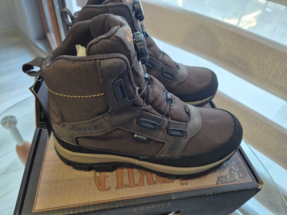 Чисто нови, неизползвани обувки Härkila за лов и тьризъм.