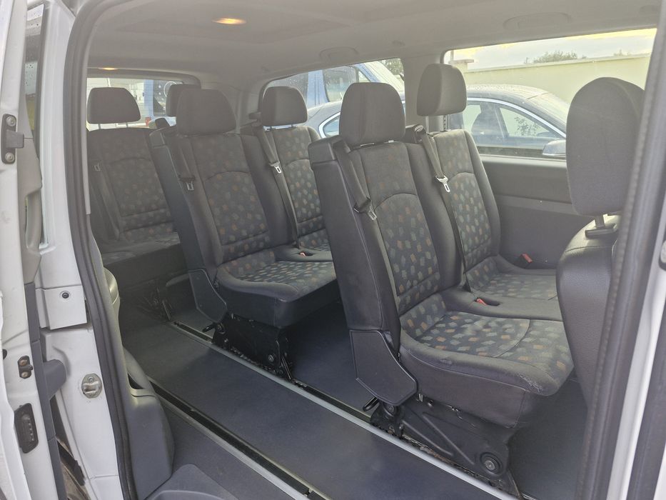 Inchiriez microbus 8+1 locuri Mercedes Vito