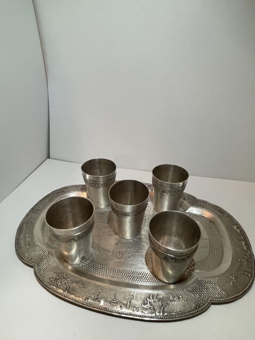 Антиквариат раритетный фамильный набор Серебряный поднос с рюмками