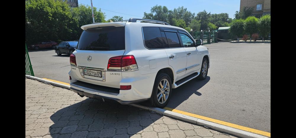 Продам Lexus 570, 2012 год, 165 000 км.