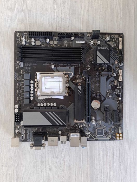 Современная материнская плата Gigabyte B760M DDR5 (Сокет LGA1700)