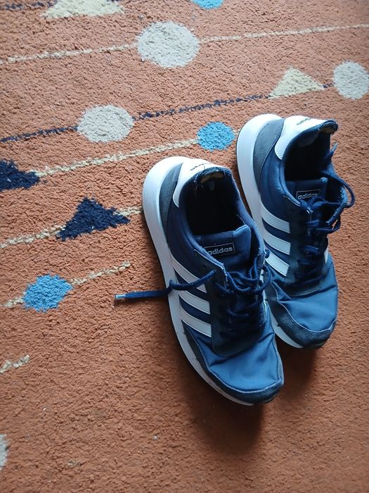 Adidași.  adidas