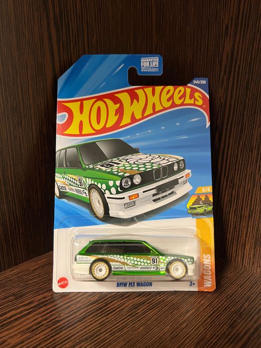 Hot Wheels BMW M3 Wagon Super Treasure Hunt STH + protector