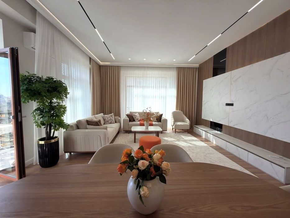 Сдам СРОЧНО  роскошную 3х ком кв-ру в ЖК NRG Oybek ор-р метро Айбек Р5