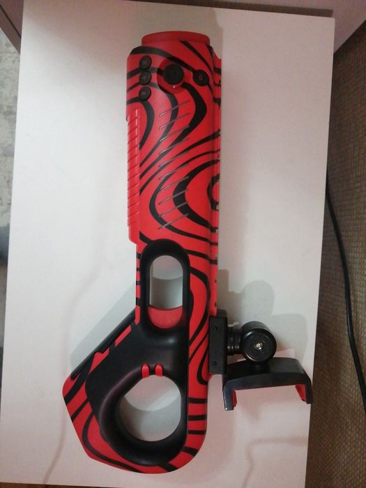 Игровой контроллер - бластер. Скин PewDiePie.