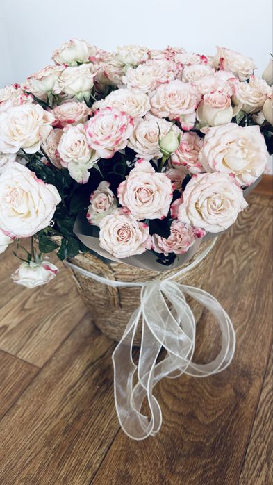 Нәзік әрі сәнді букет-спрей роза.