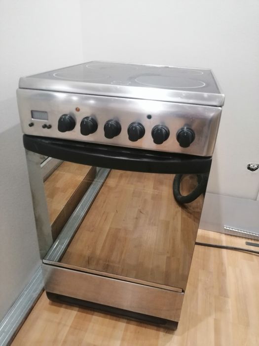 Продам электроплиту ARISTON