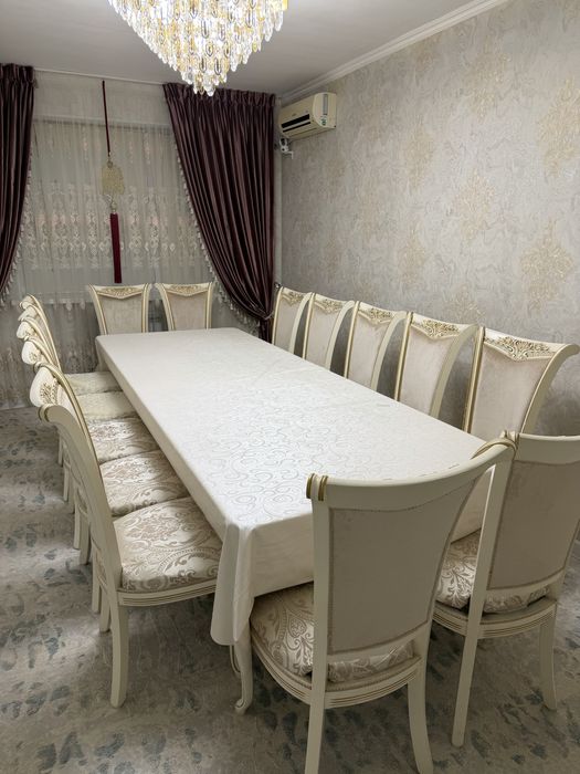 Стол стулья в хорошем состоянии