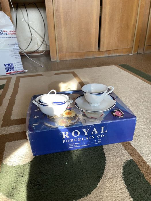 Чайный набор: 6 чашек, блюдца и сахарница