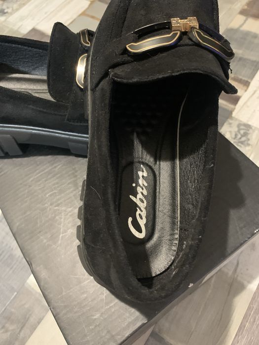 Черни затворени дамски обувки – чисто нови