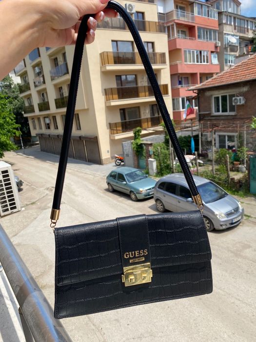 Чанта Guess чисто нова