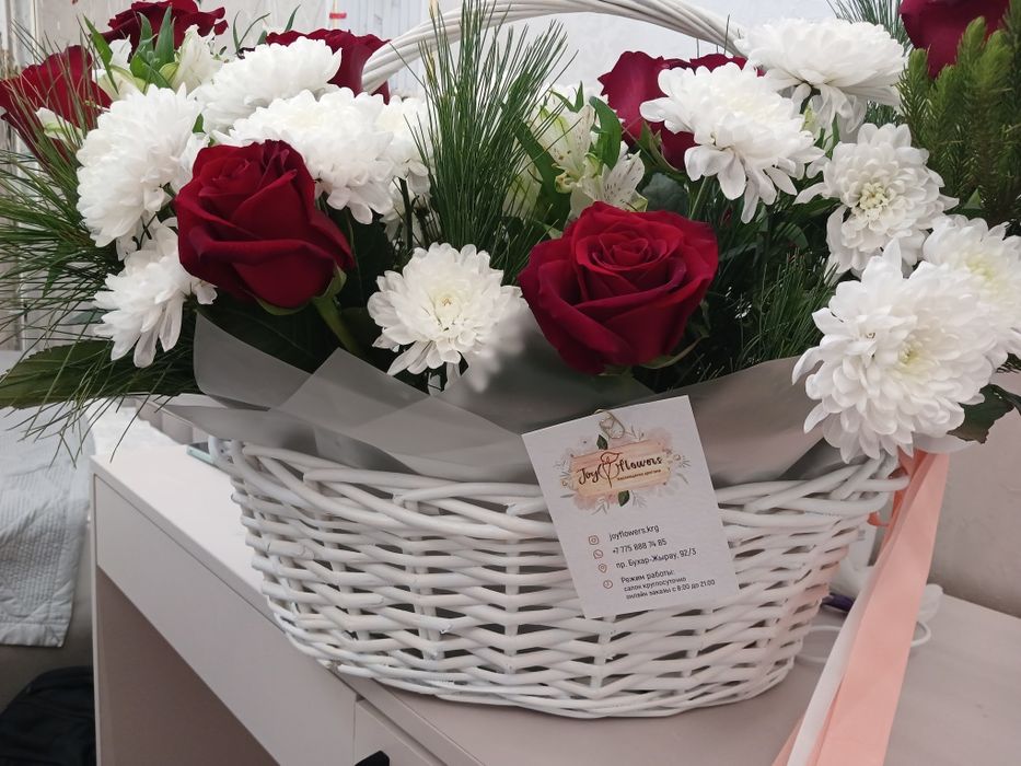 Цветы розы, хризантемы