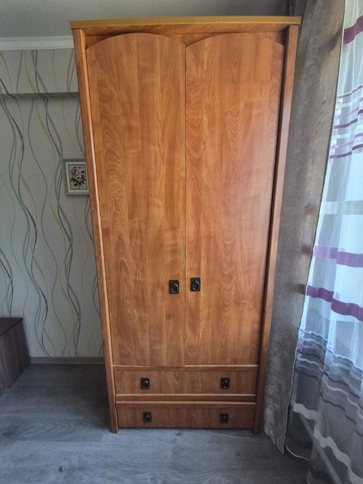 Продам шкаф 2-х дверный