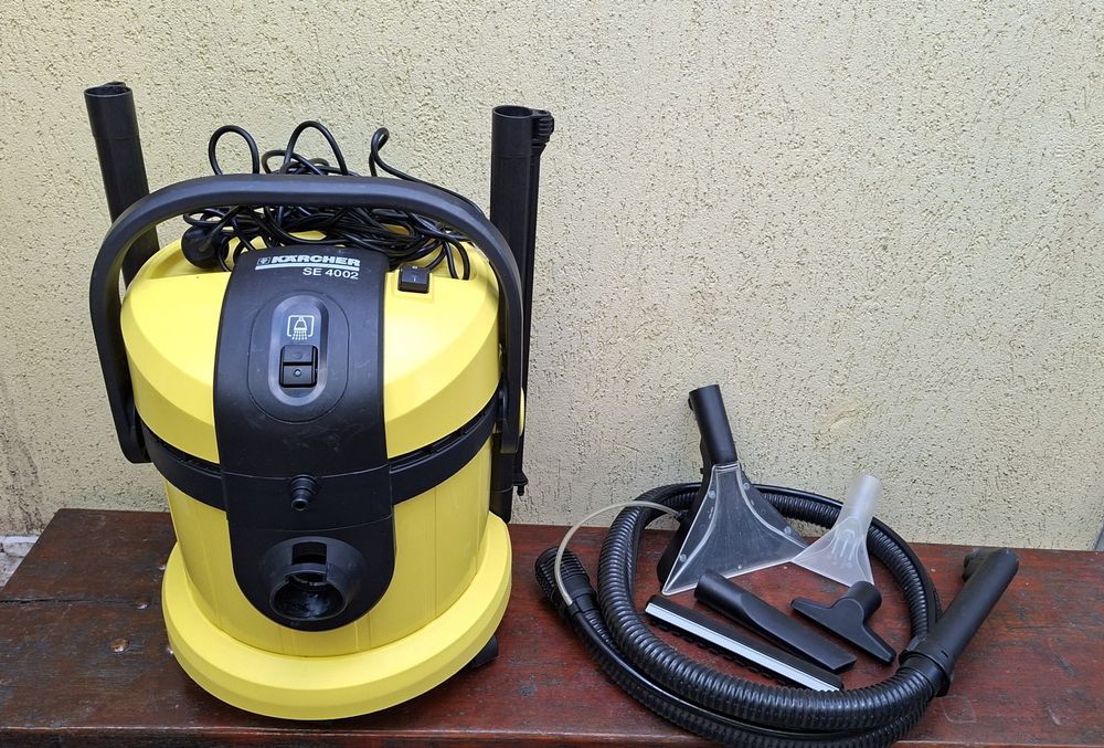Vând aspirator profesional Karcher  SE 4002 cu injecție-extracție