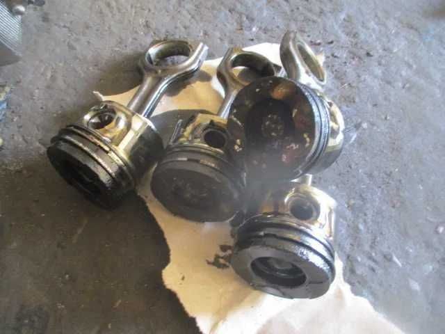 Piston biela FORD PEUGEOT CITROEN VOLVO motor 1,6 diesel HDI TDCI