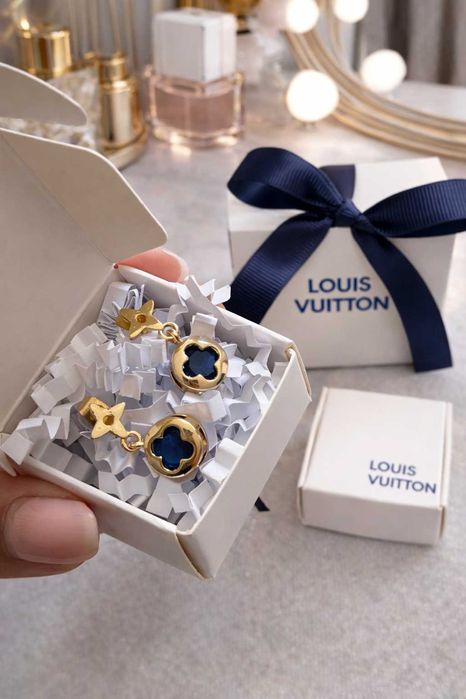 обеци златисти със син цирконии камък ЛВ LV louis vuitton нови с кутия