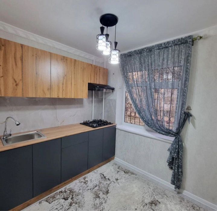 Срочно сдаётся 2-х комнатная квартира 2 этаж ориентир вогзал цена 350$