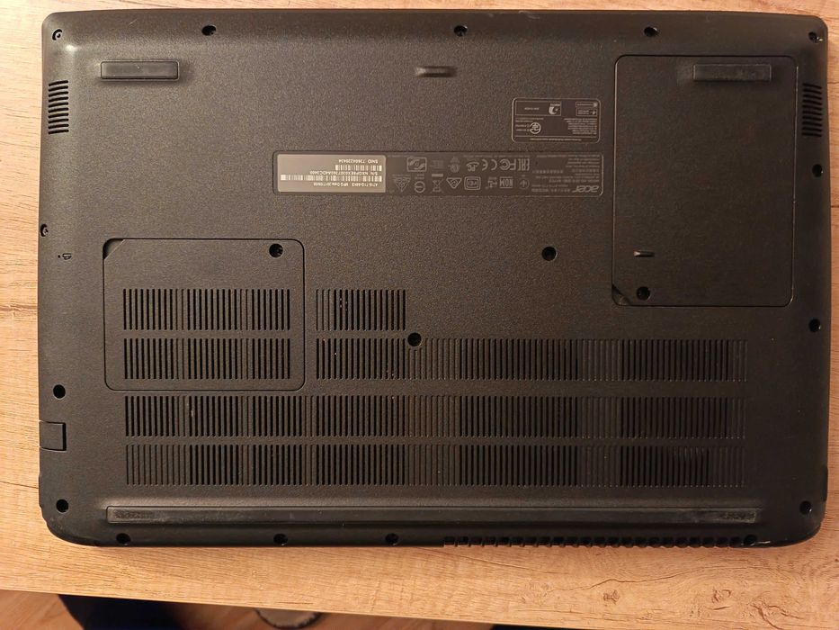 Лаптоп Acer Аspire 715 - 71G - 55KS