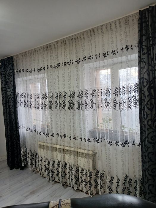Vând perdea, 7m lungime cu 2,40 m înălțime
