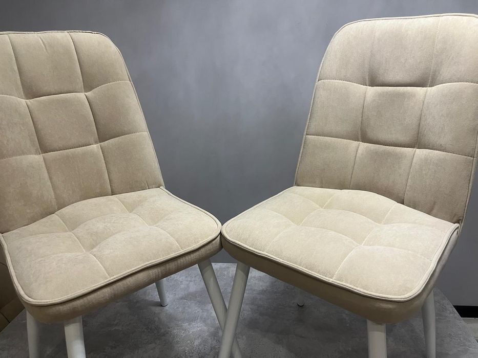 Кухонный стол со стульями