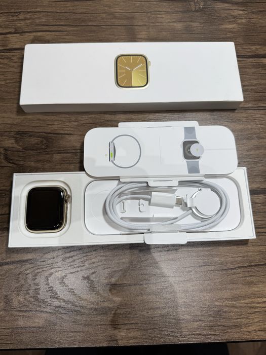 Apple watch 9 45mm Gold Stainless.