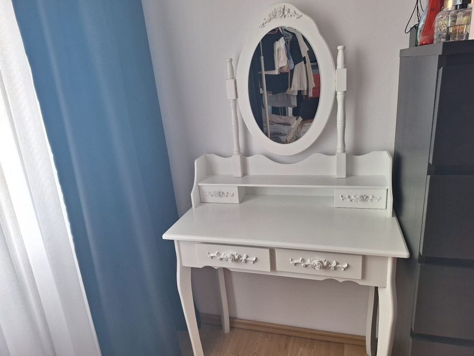 Masă de machiaj pentru adolescente