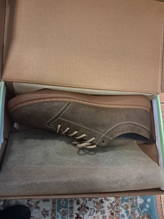 Кожаный ботинка.