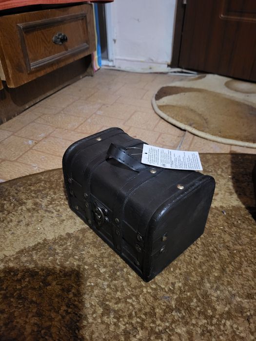 Vand doua cutii de bijuterii rustice noi