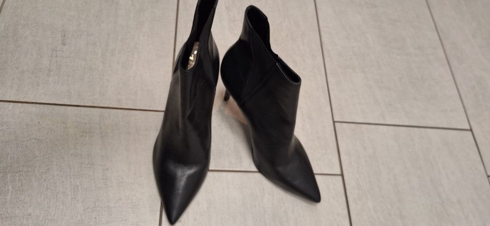 Нови кожени боти 40,5 с висок ток