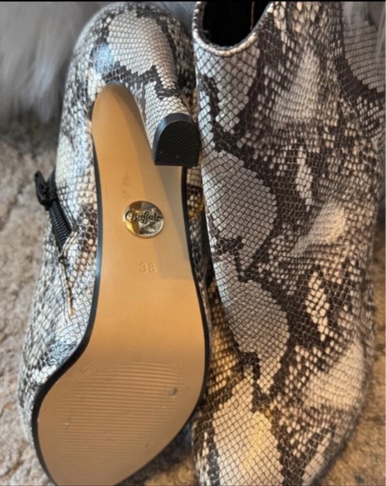 Botine cu toc.dama Buffalo