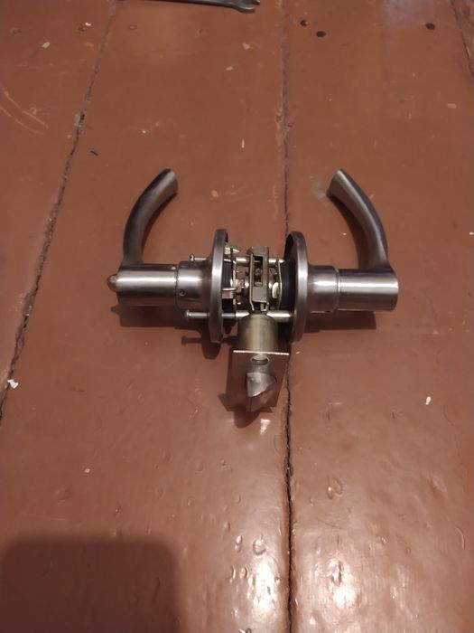 Продам зомок врезной новый