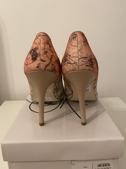 Pantofi stiletto