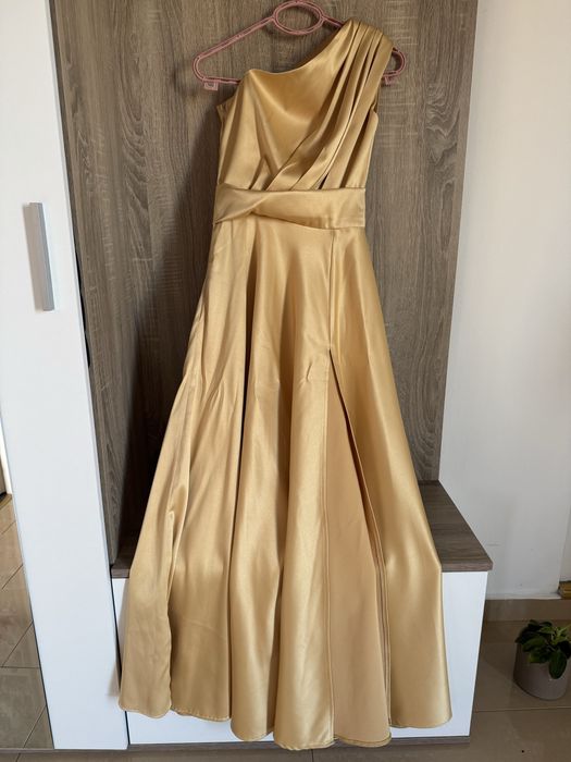 Дълга рокля с едно рамо